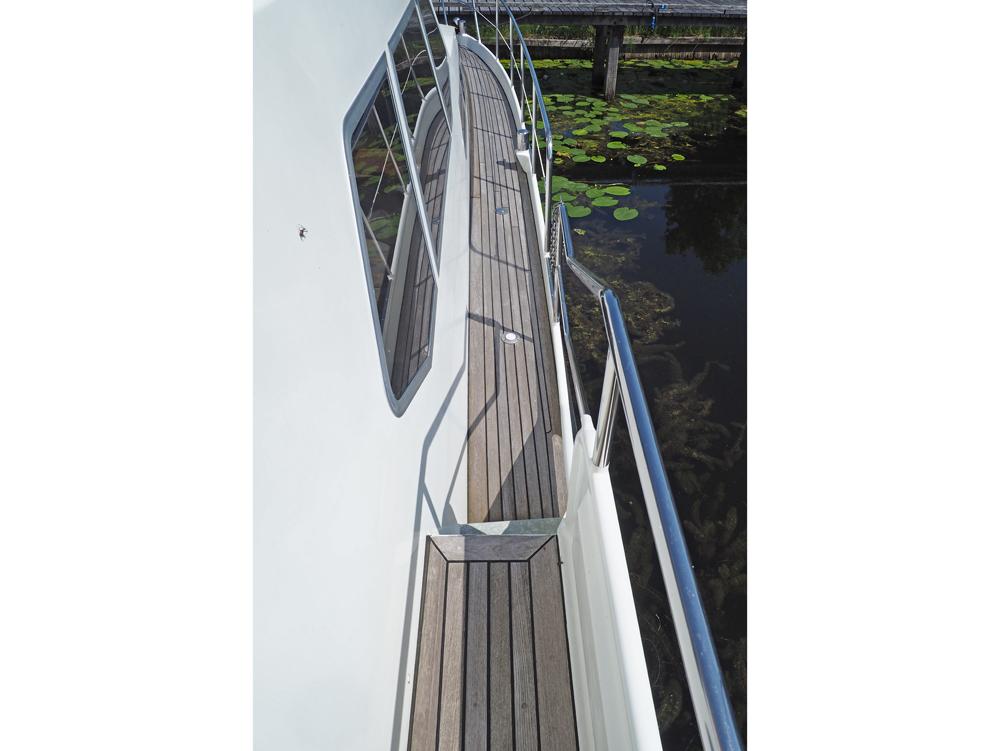  Deck equipment